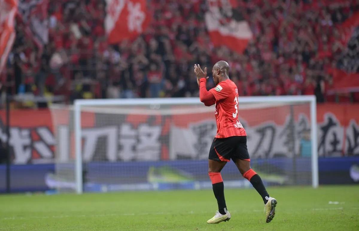 亚博关于荷甲转会期再迎强敌，上海海港强势反弹，主帅态度：悬念犹存，身体对抗强度拉满的信息