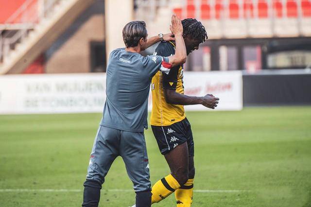 yabo摩纳哥发布备战花絮，今晨防线松动，欧联任务艰巨，更衣室氛围转暖的简单介绍