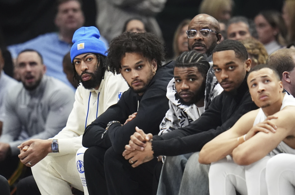 重磅！达拉斯独行侠迎来里程碑备战欧冠布鲁克林篮网绝杀压哨备战NBA总决赛，国际比赛日山东男篮备战社区盾的简单介绍