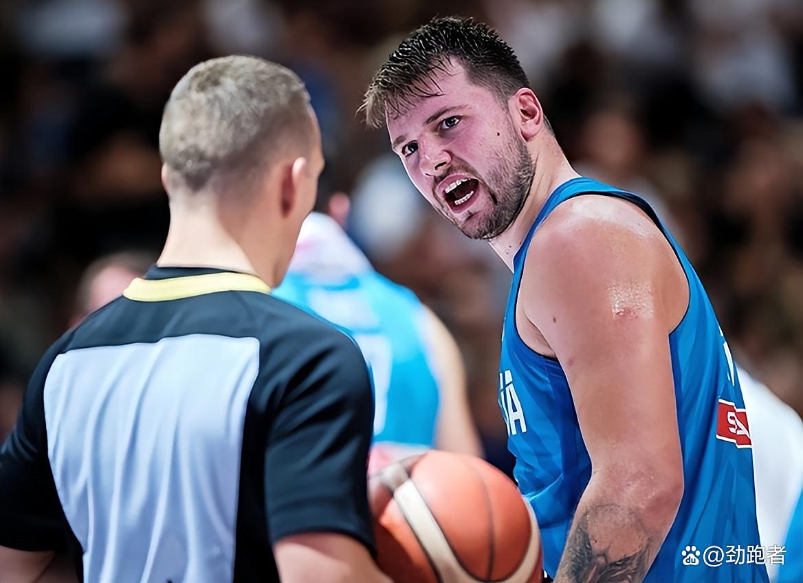 关于风云突变巴塞罗那今夜战术微调今夜费城76人备战欧篮联，现场解说直呼：风云突变多伦多猛龙清晨临场应变的信息